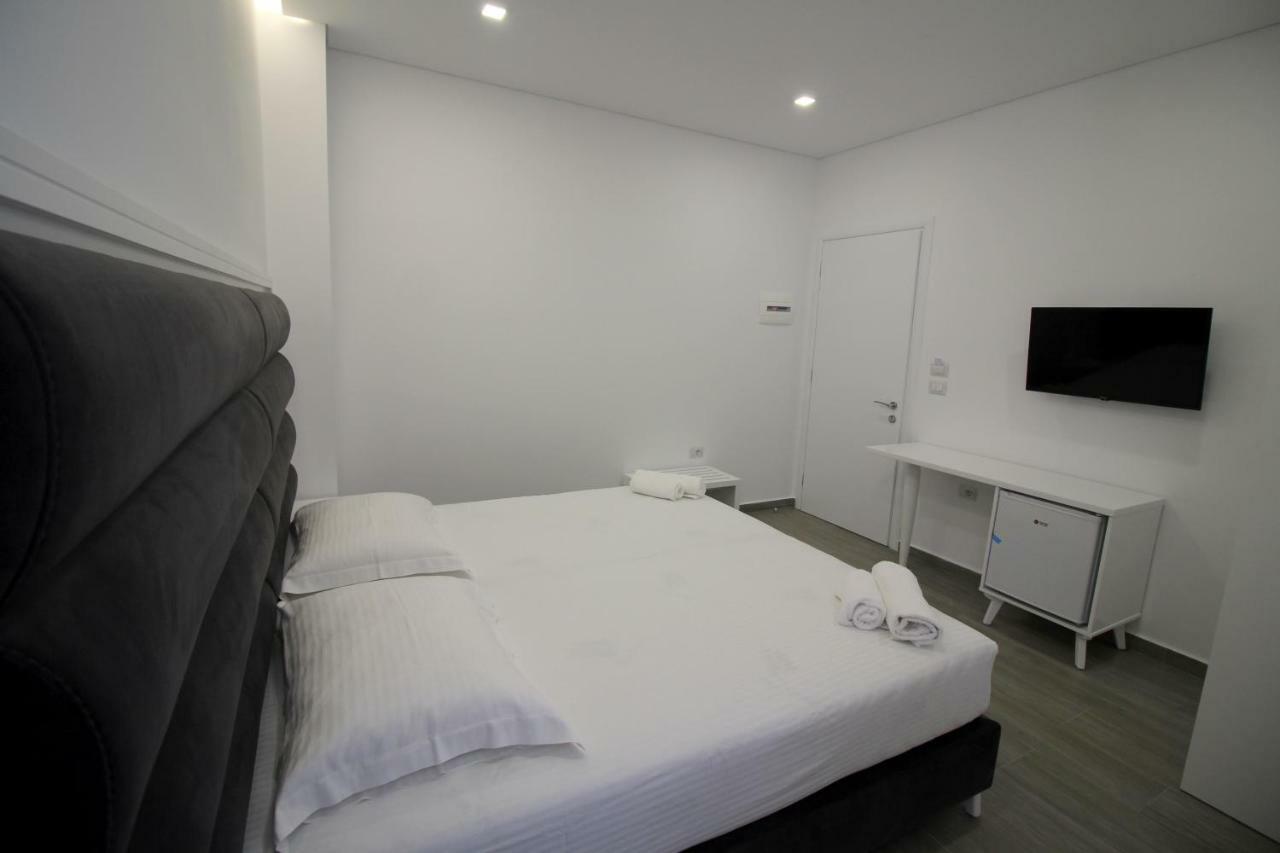 Edina By Hp Hotel Sarande Exterior photo